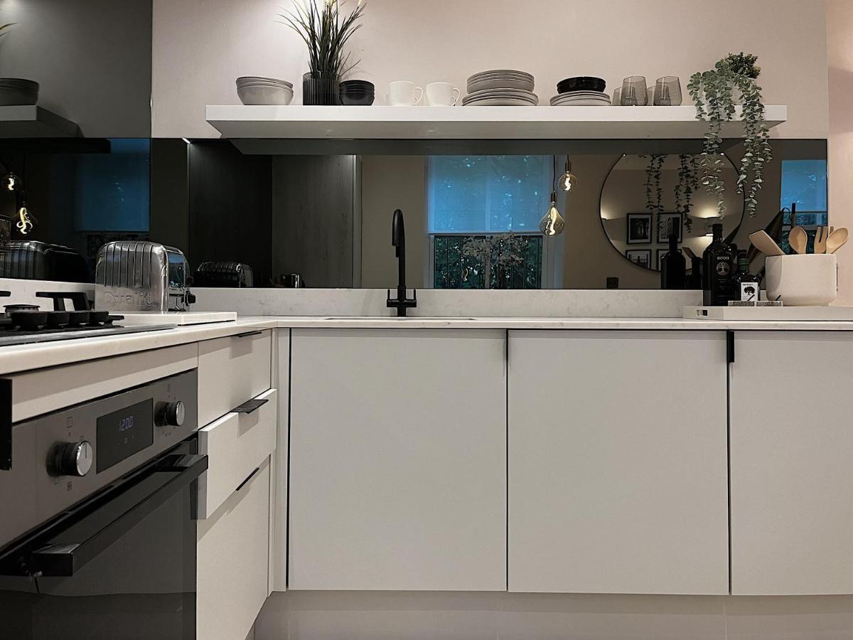 Luxury 2 Bedroom Flat In Central Тодморден Екстериор снимка